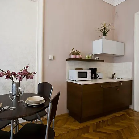 Apartment Eiffel Deluxe *